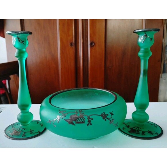 VTG TIFFIN SATIN GREEN CONSOLE BOWL WITH SILVER OVERLAY + 2 COORD. CANDLESTICKS - Picture 9 of 10